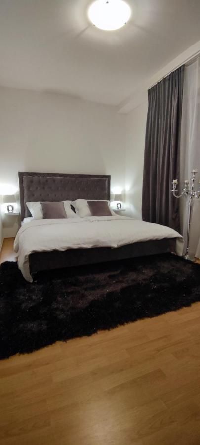 2 Izbovy Byt 60M2 V Centre Na Bakossovej, 24H Self Checkin Apartment Banska Bystrica Exterior photo
