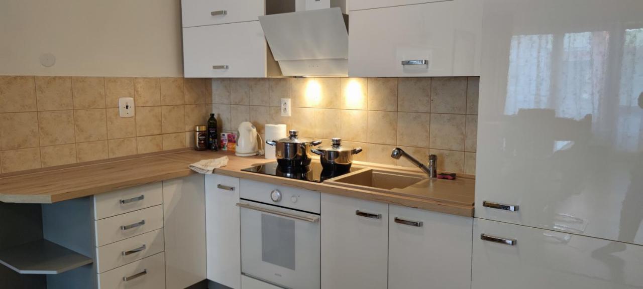 2 Izbovy Byt 60M2 V Centre Na Bakossovej, 24H Self Checkin Apartment Banska Bystrica Exterior photo